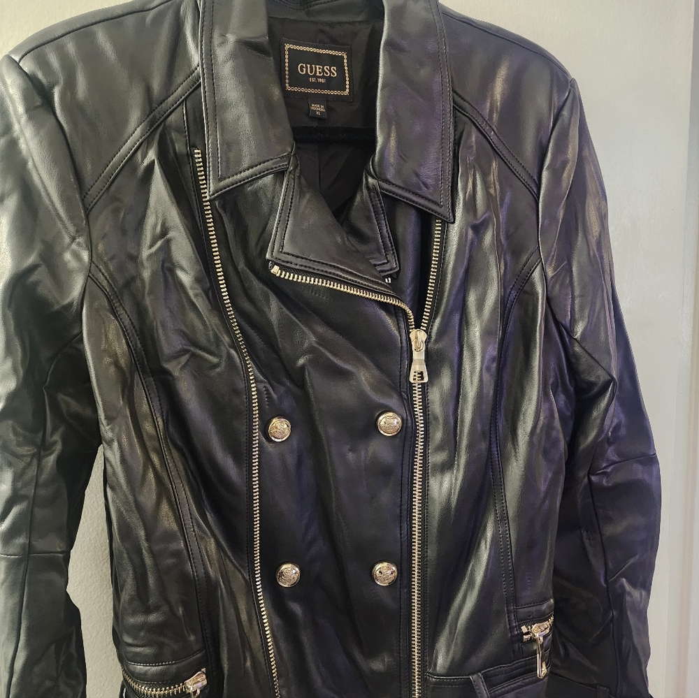 GUESS LEATHER FAUX JACKET SIZE XLARGE FRONT SIDE ZIPPER BUCKLE AT BOTTOM